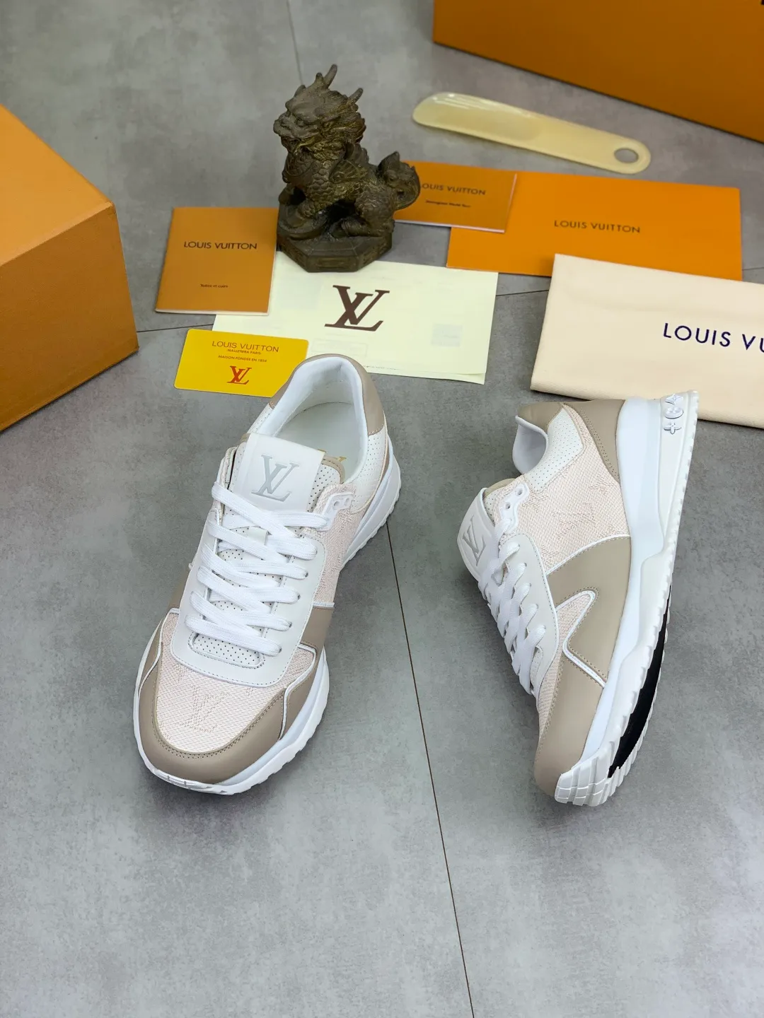 Men's men's shoes P680 new style 💶[LOUIS VUITTON] (original order) new style 🍀LV Louis Vuitton * - top version of LV classic trendy shoes! Use imported original cowhide and water-dyed cowhide lining. The latest original wear-resistant TPU combination outsole! High quality products! Multiple colors available, code number: 39-45 (46 customized)